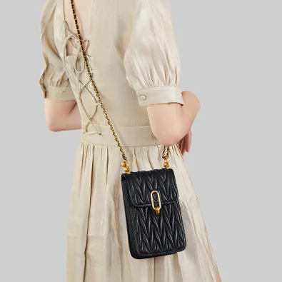 SLEEK HAVEN WOMEN'S HAND BAG